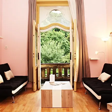 Spacious Ujezd Apartman