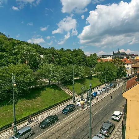 Spacious Ujezd Apartman