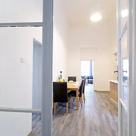 Spacious Ujezd Apartman Prága