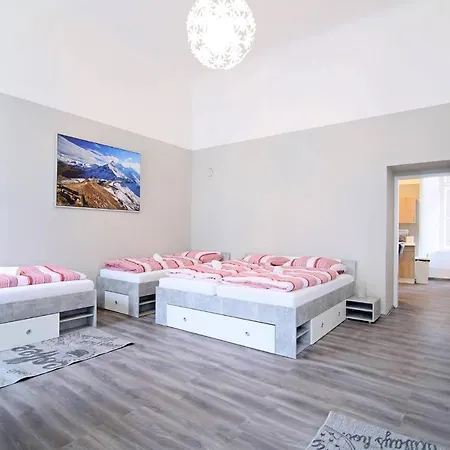 Spacious Ujezd Apartman *