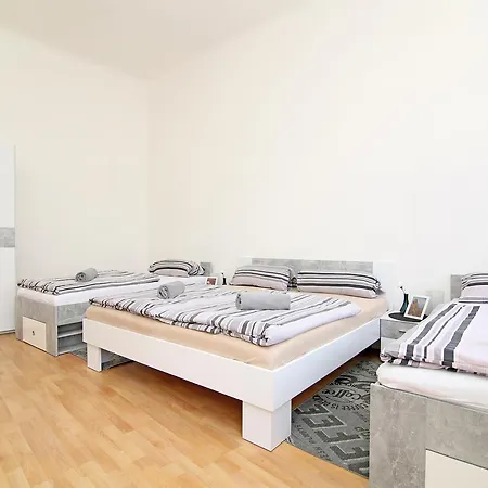 شقة Spacious Ujezd *