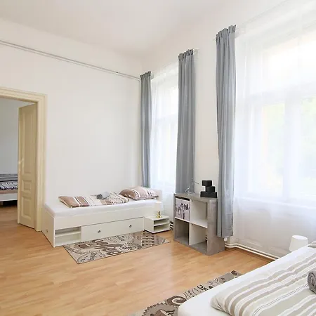 شقة Spacious Ujezd براغ