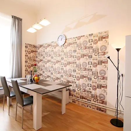 Apartment Spacious Ujezd Prague
