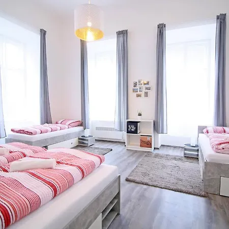 Apartment Spacious Ujezd Prague